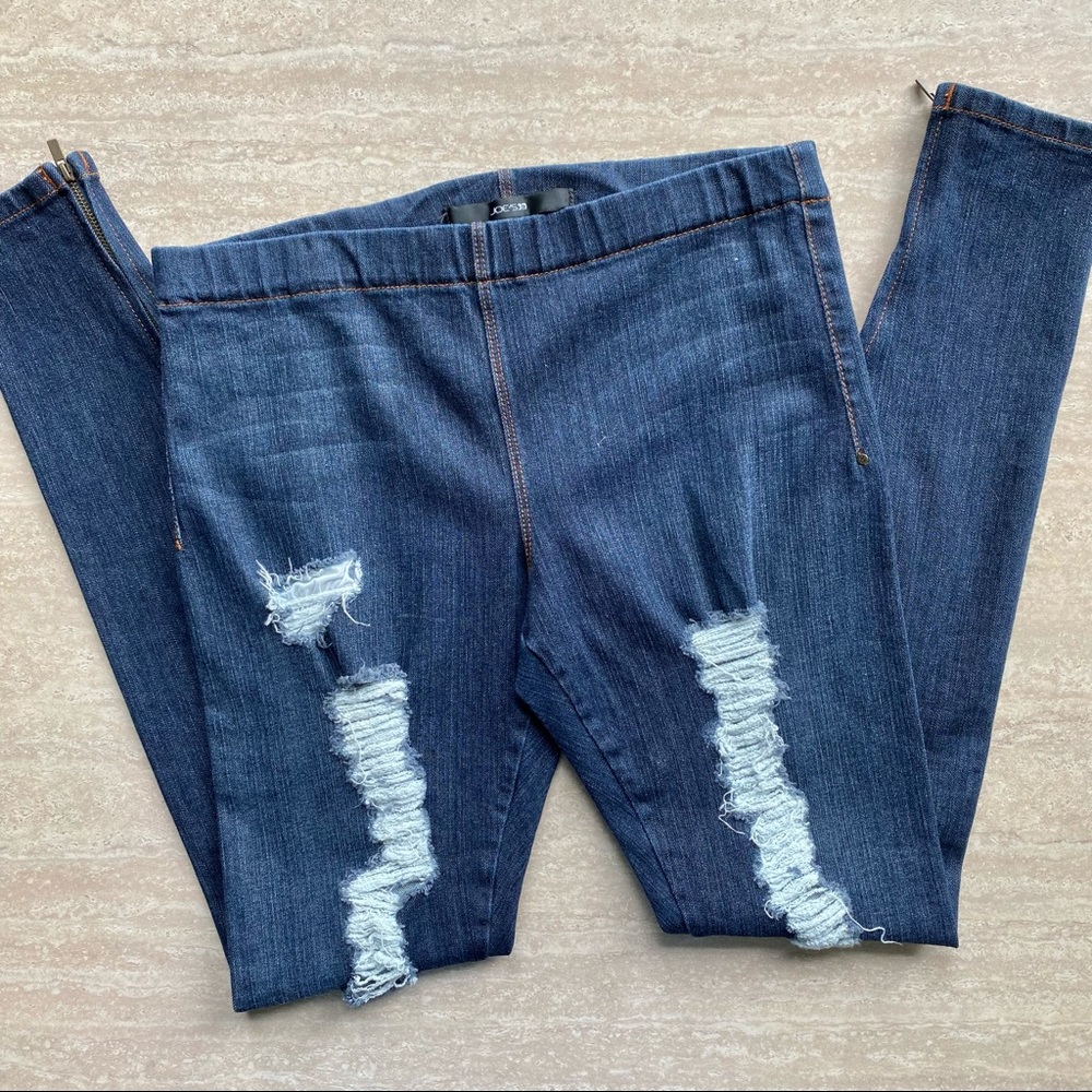 CLOSET CLOSING Joe’s Jeans The Legging Destroyed Zipper Ankle